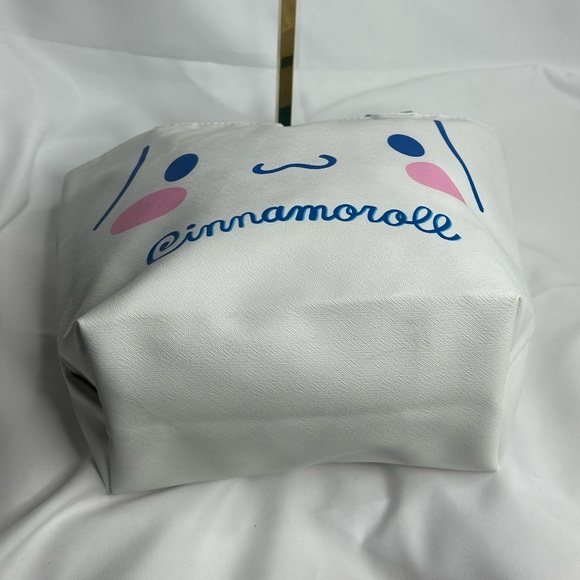 Sanrio Cinnamoroll Insulated Lunch Box 7”x 6”x 5.5” - Picture 5 of 10